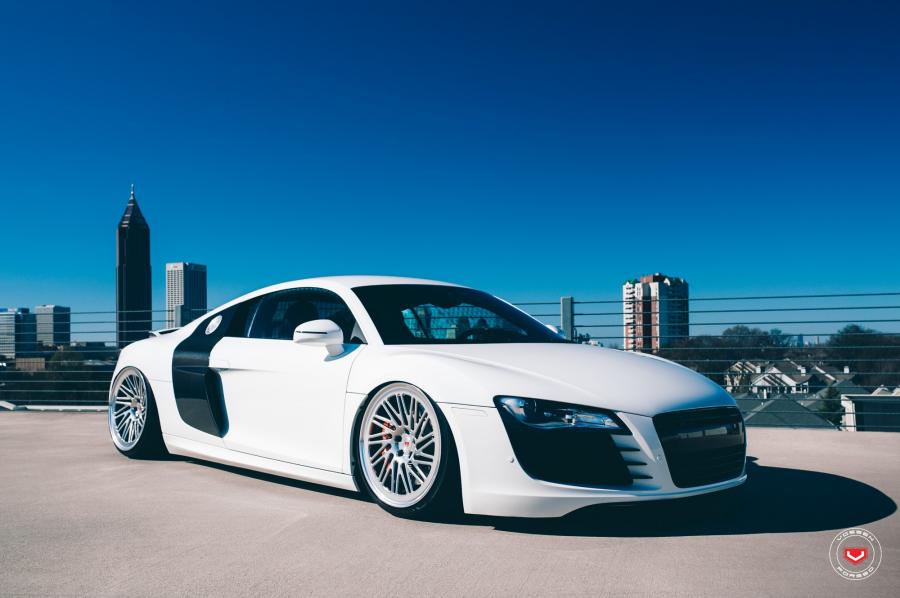  Audi R8 on Vossen Wheels (LC-105T) 2017 года  (фото 7 из 12)